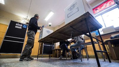 Crollo affluenza rispetto a due settimane fa Crollo affluenza rispetto a due settimane fa