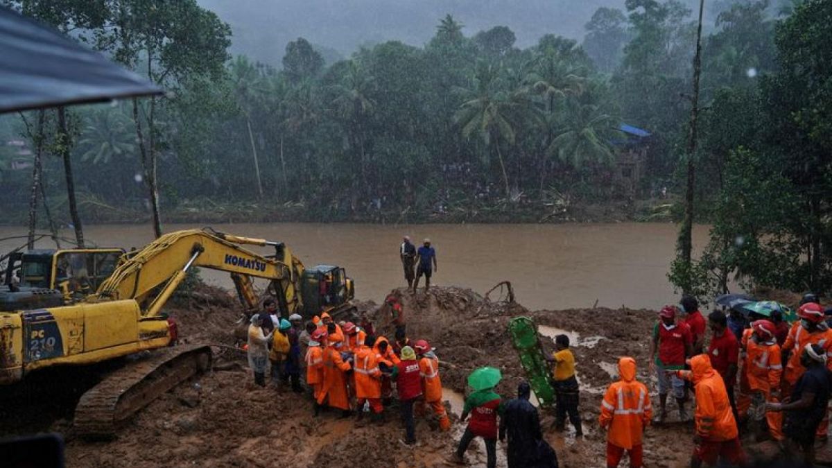 فيديو | أكثر من 22 قتيلاً في فيضانات وانهيارات أرضية جنوب الهند 