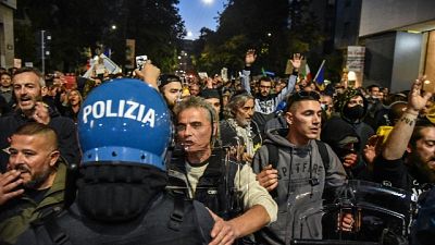 Bloccati in direzione della Prefettura Bloccati in direzione della Prefettura
