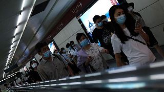 الصين تسجل 71 إصابة جديدة بكورونا