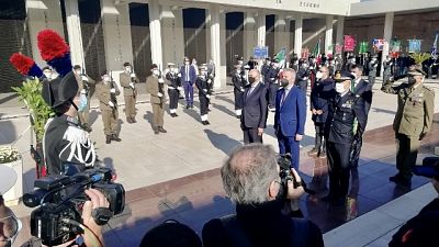 Cerimonia in Sacrario Militare, poi nel teatro Petruzzelli Cerimonia in Sacrario Militare, poi nel teatro Petruzzelli
