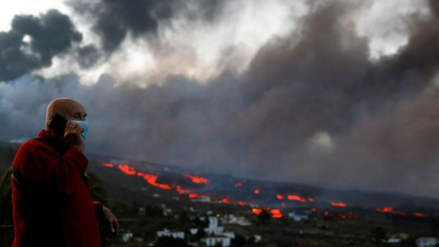 Los evacuados de La Palma no ven el fin a su calvario tras un mes de erupción volcánica
