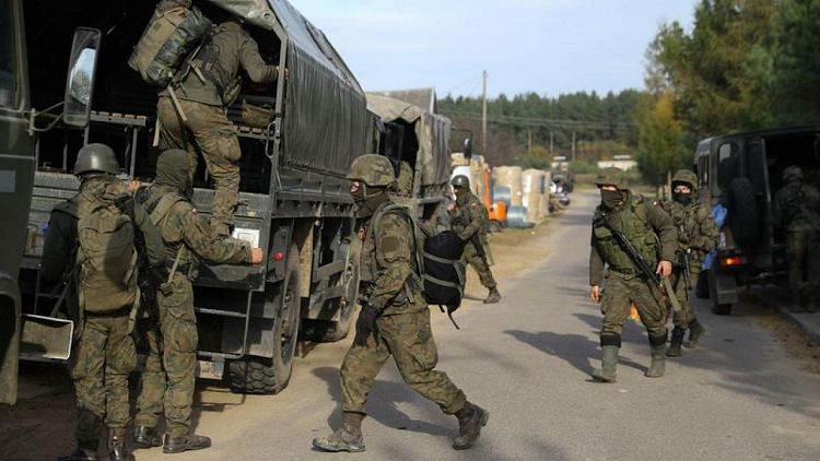 Poland almost doubles troop numbers on Belarus border