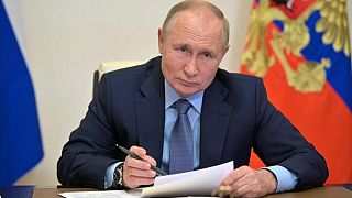 بوتين يوافق على تعطيل العمل لأسبوع لمكافحة زيادة قياسية في وفيات وإصابات كورونا