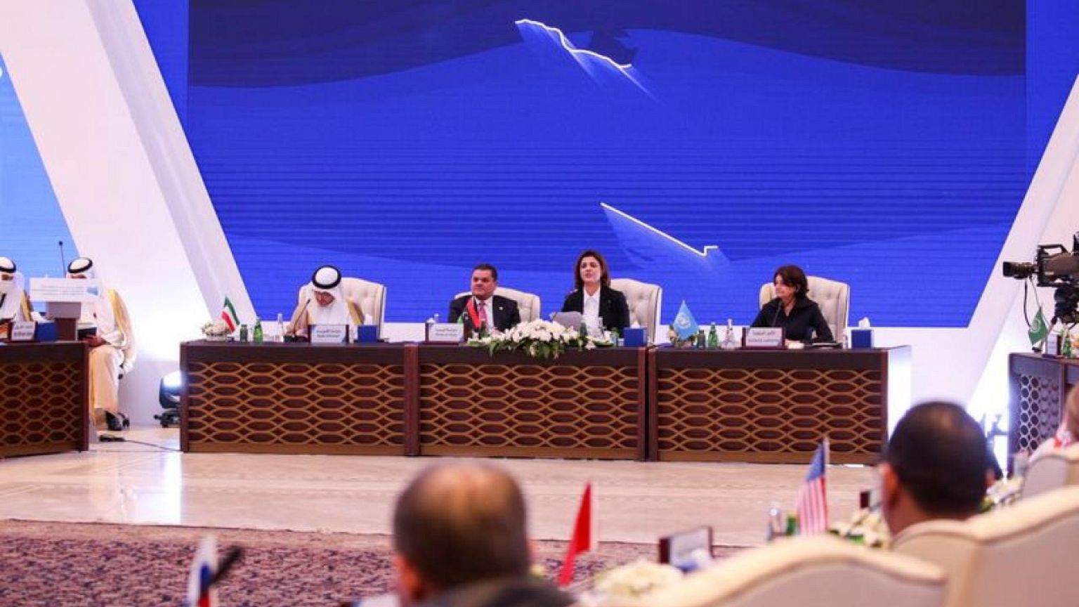 رئيس الوزراء الليبي وقوى أجنبية مع إجراء الانتخابات العامة في 24 ديسمبر