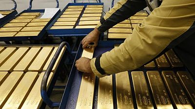 Precios del oro caen ante alzas rendimientos deuda Tesoro EEUU, temor por inflación limita pérdidas