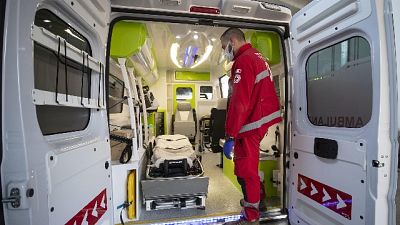 L'incidente lunedì, camice agganciato da un avvolgi-cavo L'incidente lunedì, camice agganciato da un avvolgi-cavo