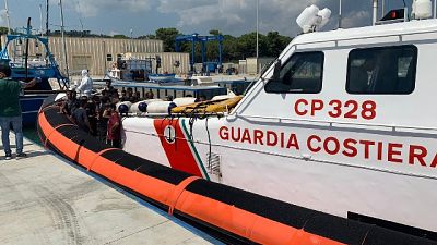 Soccorsi al largo dello Ionio, erano a bordo di un veliero Soccorsi al largo dello Ionio, erano a bordo di un veliero
