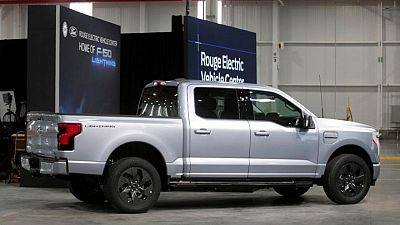 Ford's fleet customers send mixed signals on electric vehicles -exec