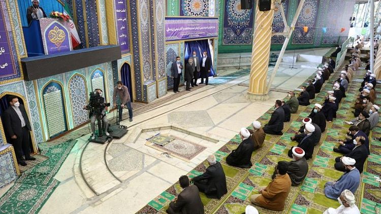 Oraciones de los viernes se reanudan en Teherán tras pausa de casi dos años debido al COVID-19
