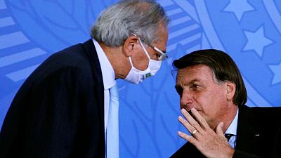 Ministro Guedes de Brasil dice funcionarios del Tesoro renunciaron por programa de bienestar social