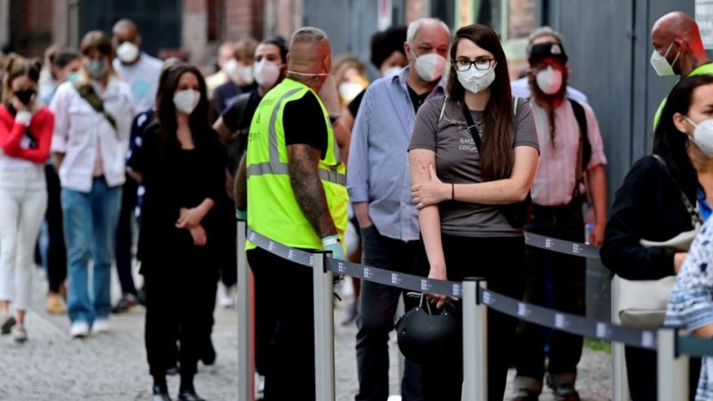 Serbian police fire tear gas at protesters threatening to storm city hall