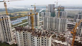 Inmobiliarias chinas proponen reestructurar deuda y extender vencimientos de pagos: fuentes