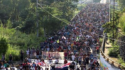 Nueva caravana de migrantes en México supera bloqueo para dirigirse al norte