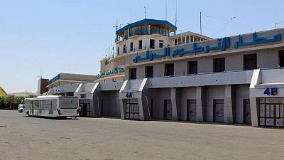 العربية: إغلاق مطار الخرطوم في ظل تقارير عن انقلاب بالسودان