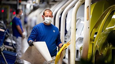 Pesimismo alemán frustra rebote de las acciones, sube retorno de bonos EEUU
