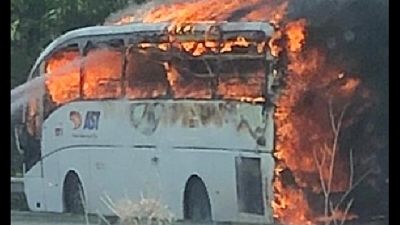 Le fiamme sono divampate dal vano del motore Le fiamme sono divampate dal vano del motore