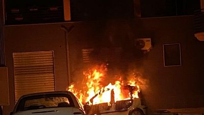 Si sospetta che le fiamme siano dolose Si sospetta che le fiamme siano dolose