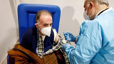 إيطاليا تسجل 74 وفاة جديدة بكورونا و7698 إصابة