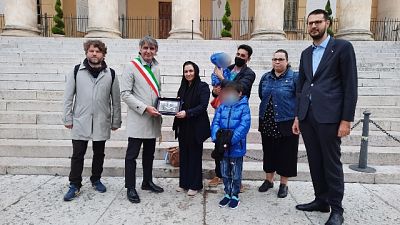 Minacciata dai talebani,è stata accolta con la famiglia a Verona Minacciata dai talebani,è stata accolta con la famiglia a Verona