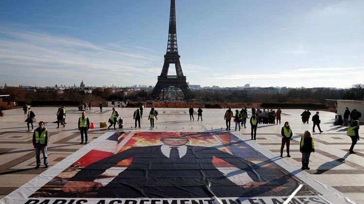 Activistas irrumpen en reunión sobre financiación climática de París antes de la COP26
