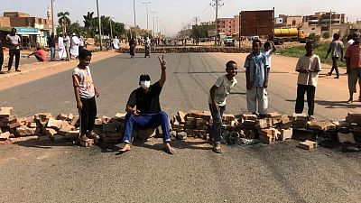 مكتب حمدوك على فيسبوك: لا بديل إلا الشوارع والعصيان لتعود مكتسبات الثورة مكتب حمدوك على فيسبوك: لا بديل إلا الشوارع والعصيان لتعود مكتسبات الثورة
