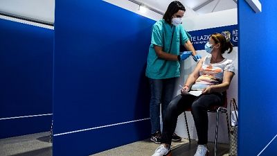 Nuovo record di tamponi, sono quasi 640mila. Tasso allo 0,6% Nuovo record di tamponi, sono quasi 640mila. Tasso allo 0,6%