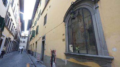E' tabernacolo superstite alluvione Firenze. Sfruttato Art bonus E' tabernacolo superstite alluvione Firenze. Sfruttato Art bonus