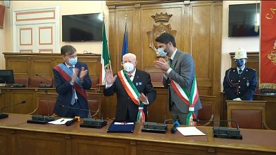 Fascia tricolore e festeggiamenti al Comune di Campobasso Fascia tricolore e festeggiamenti al Comune di Campobasso