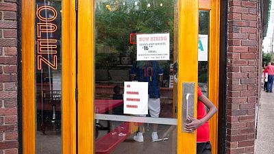La distribución desigual de las vacunas paraliza el mercado laboral mundial