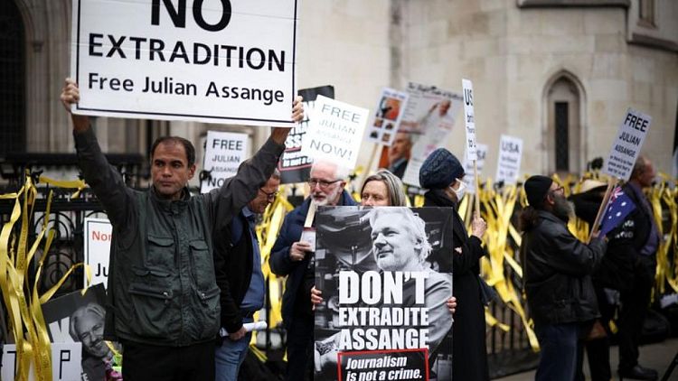 Abogados del Gobierno de EEUU dicen al tribunal británico que Assange debe ser extraditado