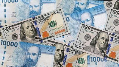 Monedas de A.Latina anotan leves ganancias en medio de retroceso global del dólar