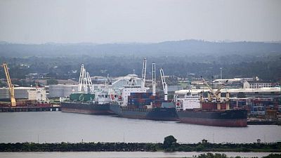 Arrastreros hispano-senegaleses acusados de saquear valiosas poblaciones de gambas de Liberia