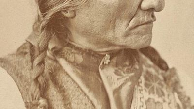 عينة من شعر زعيم الهنود الحمر سيتينج بول تثبت صلته بأحفاده