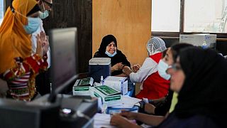 مصر تسجل 907 إصابات جديدة بفيروس كورونا و53 وفاة