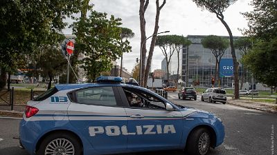Liberata corsia della Colombo a Roma. Traffico ancora bloccato Liberata corsia della Colombo a Roma. Traffico ancora bloccato