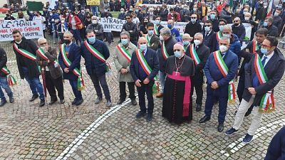 Sindaco: Stato ci deve ascoltare. Presente anche il Vescovo Sindaco: Stato ci deve ascoltare. Presente anche il Vescovo