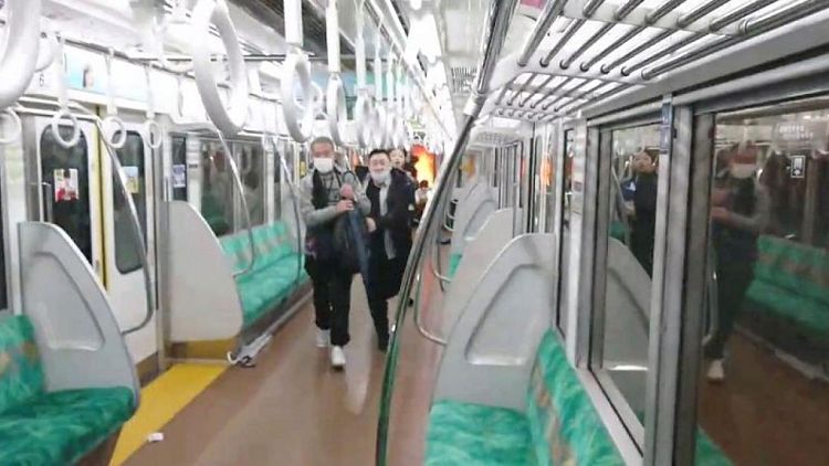 وسائل إعلام: إصابة أكثر من 10 في هجوم بسلاح أبيض ومادة حارقة على قطار بطوكيو