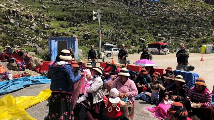 Minera Antamina en Perú dice suspende operaciones debido a protestas