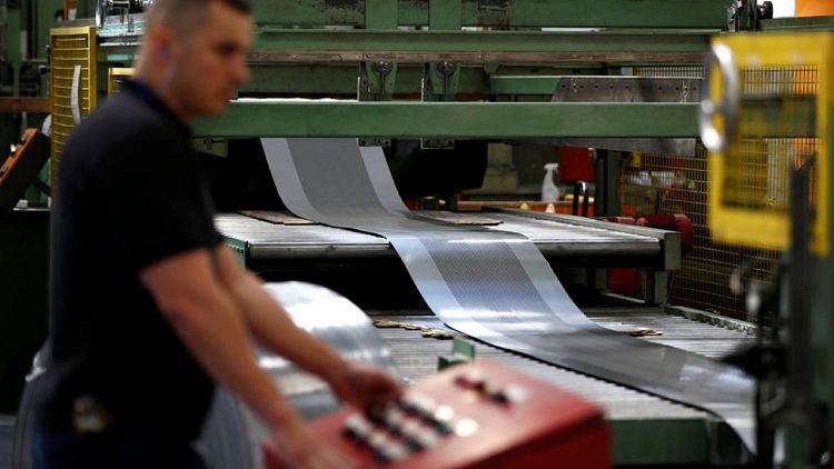Las fábricas del Reino Unido ven cómo se ralentiza el crecimiento de la producción y se disparan los precios - PMI