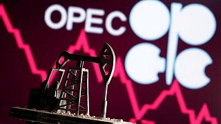 Producción crudo OPEP subió en octubre, pero por debajo de objetivo: sondeo