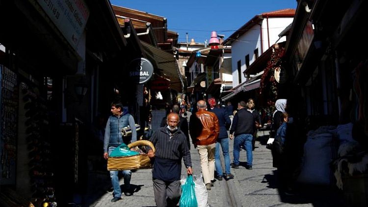 تركيا تخطط لزيادات للأجور وتخفيضات ضريبية لذوي الدخل المنخفض المتضررين من التضخم