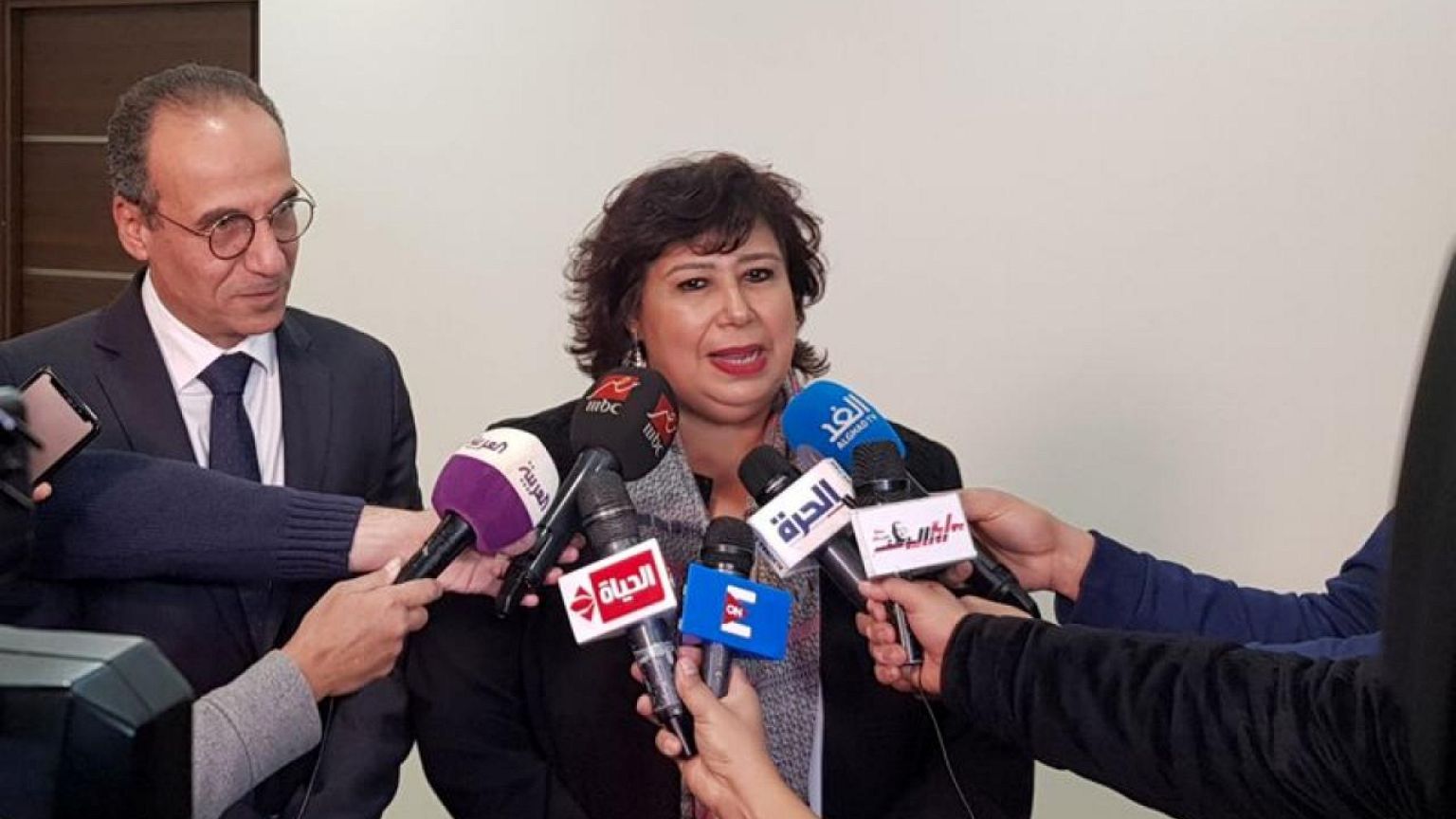 وزيرة الثقافة المصرية تعزف الفلوت في افتتاح مهرجان الموسيقى العربية