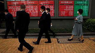 أسهم اليابان تغلق على انخفاض مع صعود الين