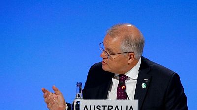 رئيس وزراء أستراليا الذي يواجه انتقادات بشأن المناخ يحث الشركات على خفض التكاليف