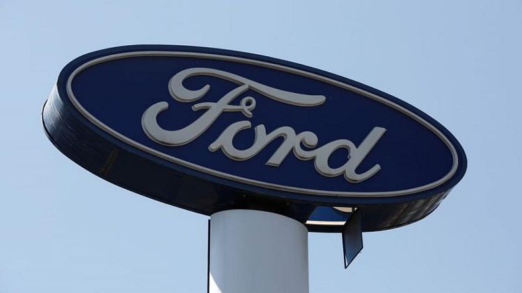 Ford dice que exigirá a la mayoría de los empleados asalariados de EEUU que se vacunen