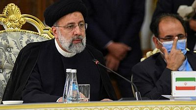 رئيس إيران يتعهد بعدم التراجع قيد أنملة عن مصالح بلاده في المحادثات النووية
