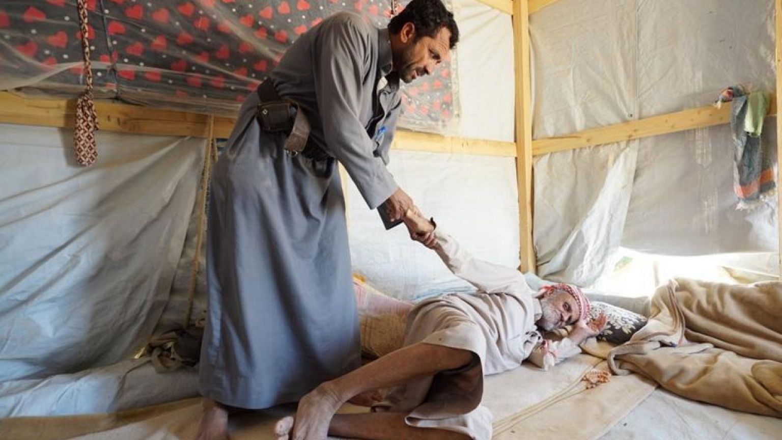 يمنيون مشردون في الحرب يتجمعون بمخيمات مأرب مع تغير خطوط المواجهة