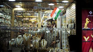 Emiratos Árabes auditará todas las refinerías de oro para combatir el comercio ilícito