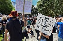 شاهد: آلاف يحتجون في نيوزيلندا على قيود كورونا